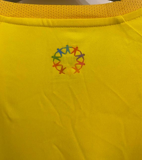 Nape of the shirt, the sponsorable area below the collar